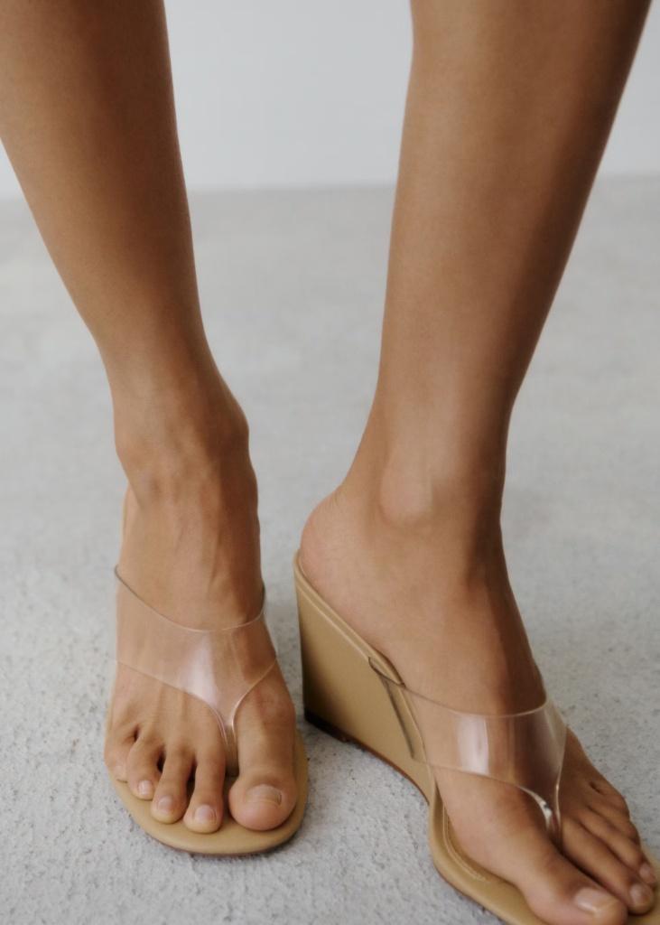 VINYL STRAP WEDGE SANDAL, 8, NUDE