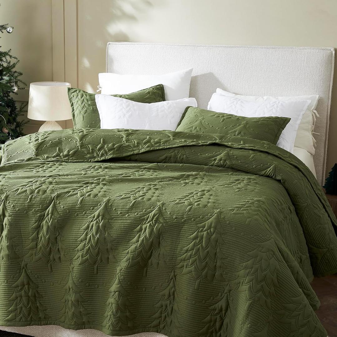WDCOZY Olive Green Christmas Queen Size Quilt Bedding Sets with Pillow Shams, Soft Lightweight Bedspread Coverlet, Thin Comforter Bed Cover, All Season, 3 Pieces,