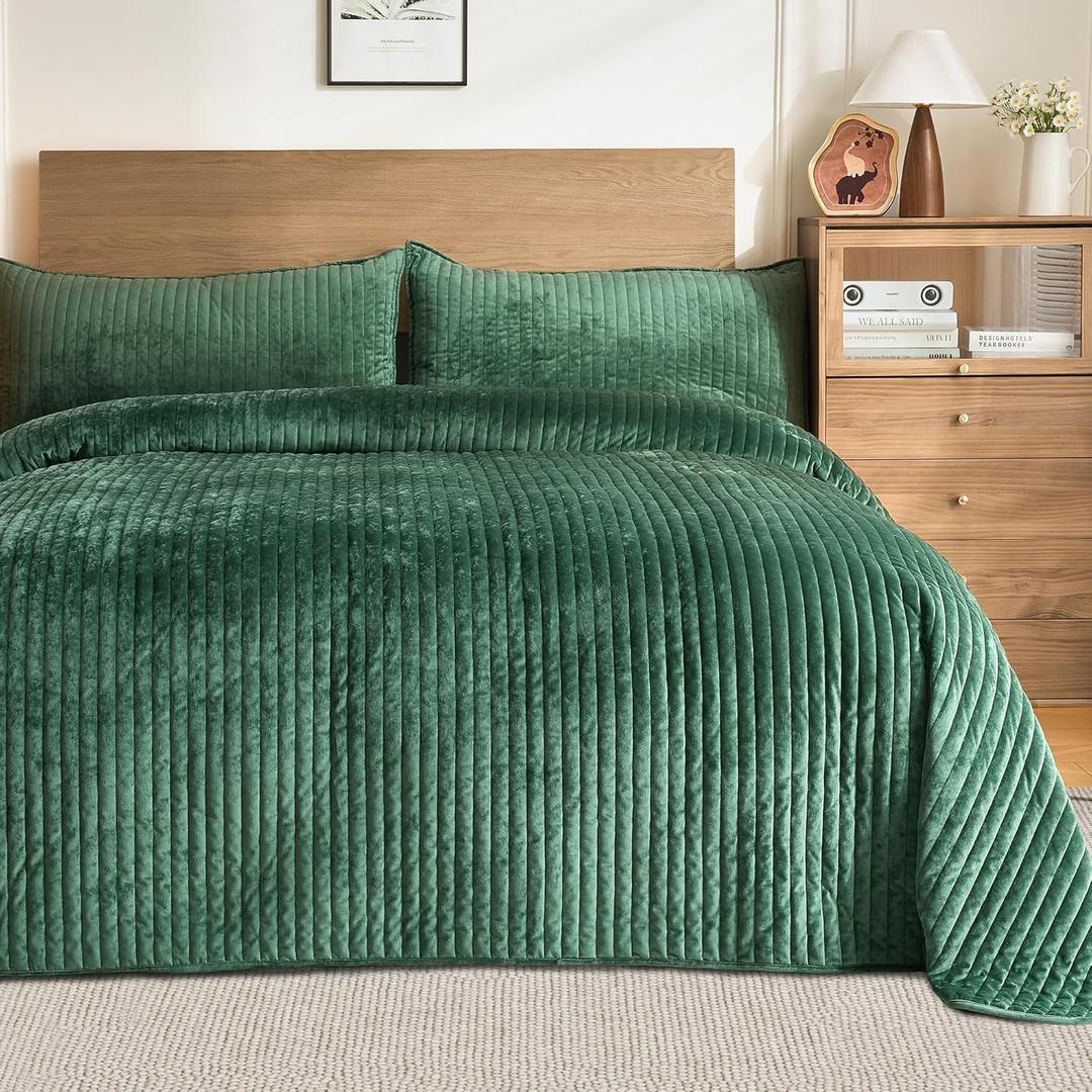 Luxury Velvet Quilt Set King Size 3 PiecesSoft Cozy Oversized Striped Velvet Comforter Set with 2 Pillow ShamsLightweight Coverlet Bedspread Bedding Set for All Seasons(Forest Green,96"x108")