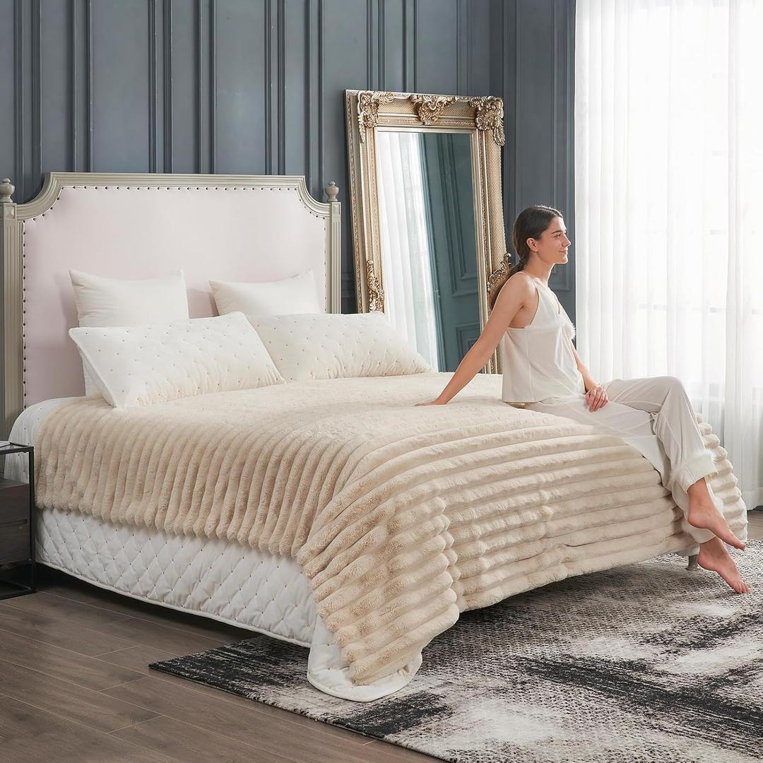 Cozy Bliss Faux Fur Throw Blanket for Couch, Cozy Warm Plush Striped Blanket for Sofa Bedroom Living Room, 90 * 90 Inches Beige