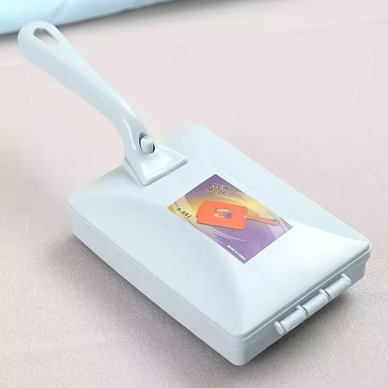 XIHUADOU Carpet Debris Brush, Plastic Handheld Cleaning Brush Multi-Functional Handheld Double Roller Sofa Sweepers Carpet Cleaner Brush(Color:Green)