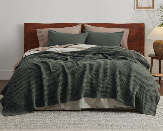 Bedsure 100% Cotton Blanket, Waffle Weave, Queen Size, Olive Green, 90"x90"
Breathable, Soft, Cozy, Thick, Waffle Texture, Summer Blanket for Bed, Gifts for Women, Machine Washable, All Seasons