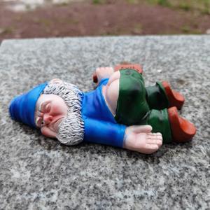 Funny Drunk Gnome Garden Statues Creative Dwarf Decoration Drunk Gnomes Resin Sculpture Decorations Novelty Gift for Desk Indoor Outdoor Yard Patio Lawn Figurines Landscape Decor