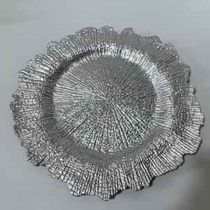 JCCLHQW Premium Plastic Snowflake Charger Plates Set - 50 Pieces, Irregular Design, High-End and Durable, Non-Breakable, Gold- Ideal for Wedding, Party, Christmas Decor