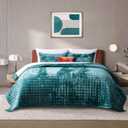 RECYCO Luxury Velvet Quilt Set King Size, Lightweight Velvet Comforter Set, Oversized Bedspread Coverlet Quilted Bedding Set, with 2 Matching Pillow Shams, for All Season, Teal
