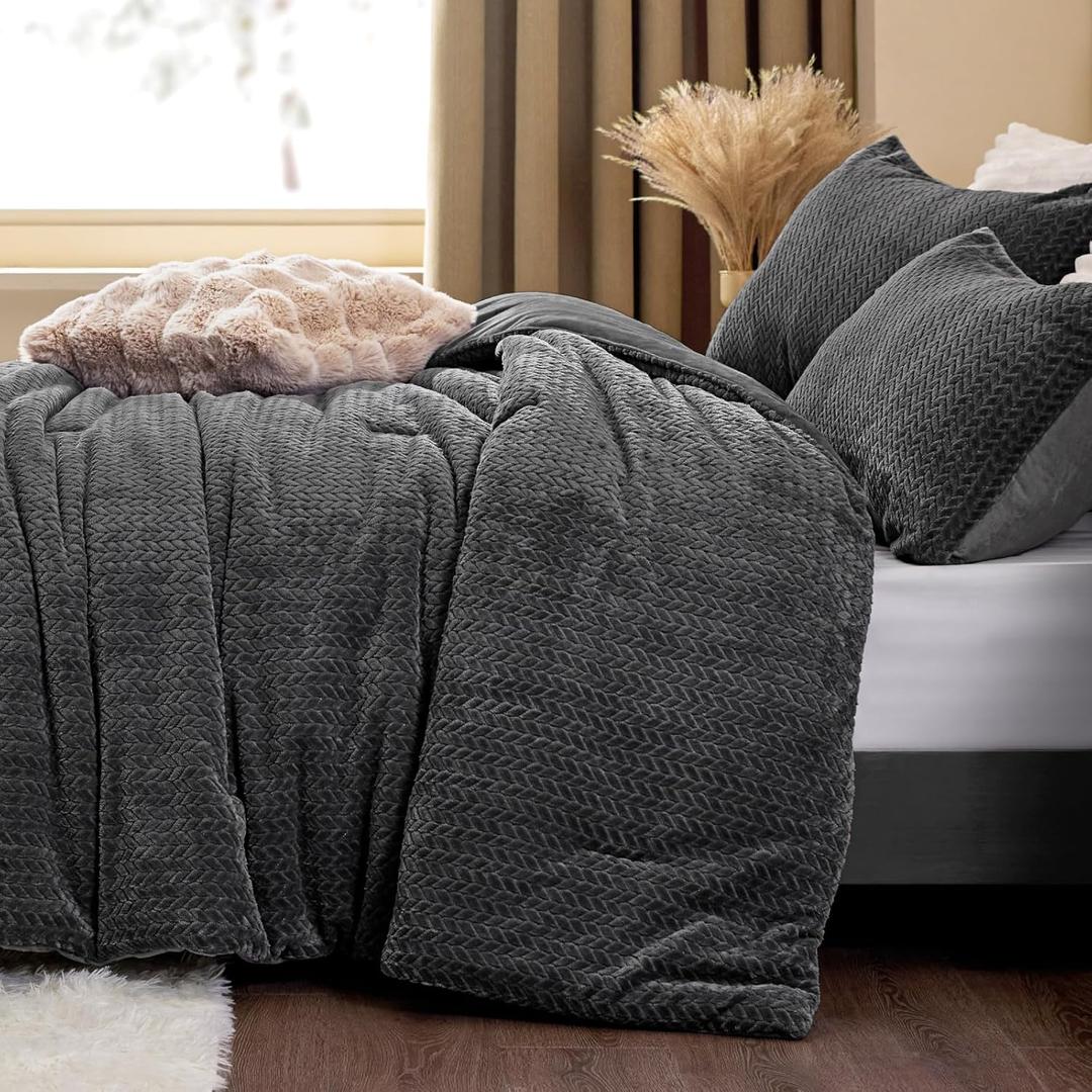 Fluffy Queen Comforter Set - Furry Grey Leaves Pattern Faux Fur Bed Set, Winter Ultra Soft Fuzzy Comfort Set, Velvet Bedding Set for Bed with 2 Pillow Cases (Queen(88"X88"))