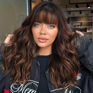 Ombre Brown Wig with Bangs,Brown mix Blonde Highlight Wavy Wigs for Women,Shoulder Length Curly Synthetic Hair Wig for Party Daily Use 18IN