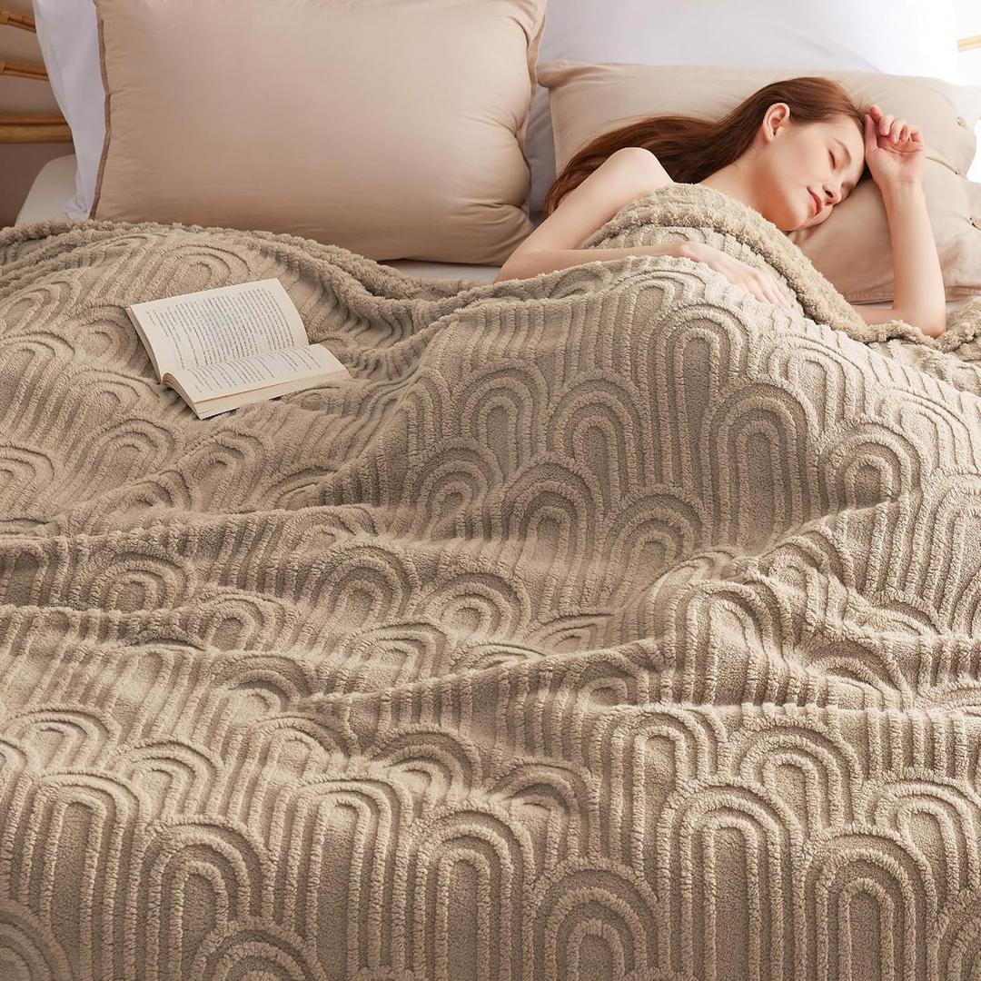 Bedsure Fleece King Size Blanket for Bed - Super Soft & Cozy, Fluffy Blankets for Women & Girls, Ideal for Sofa & Couch, Brown, 108x90 Inches