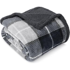 PAVILIA Charcoal Dark Grey Sherpa Throw Blanket for Couch, Plush Flannel Fleece, Soft Fuzzy Cabin for Sofa Bed, Warm Cozy Winter Gift, 50x60