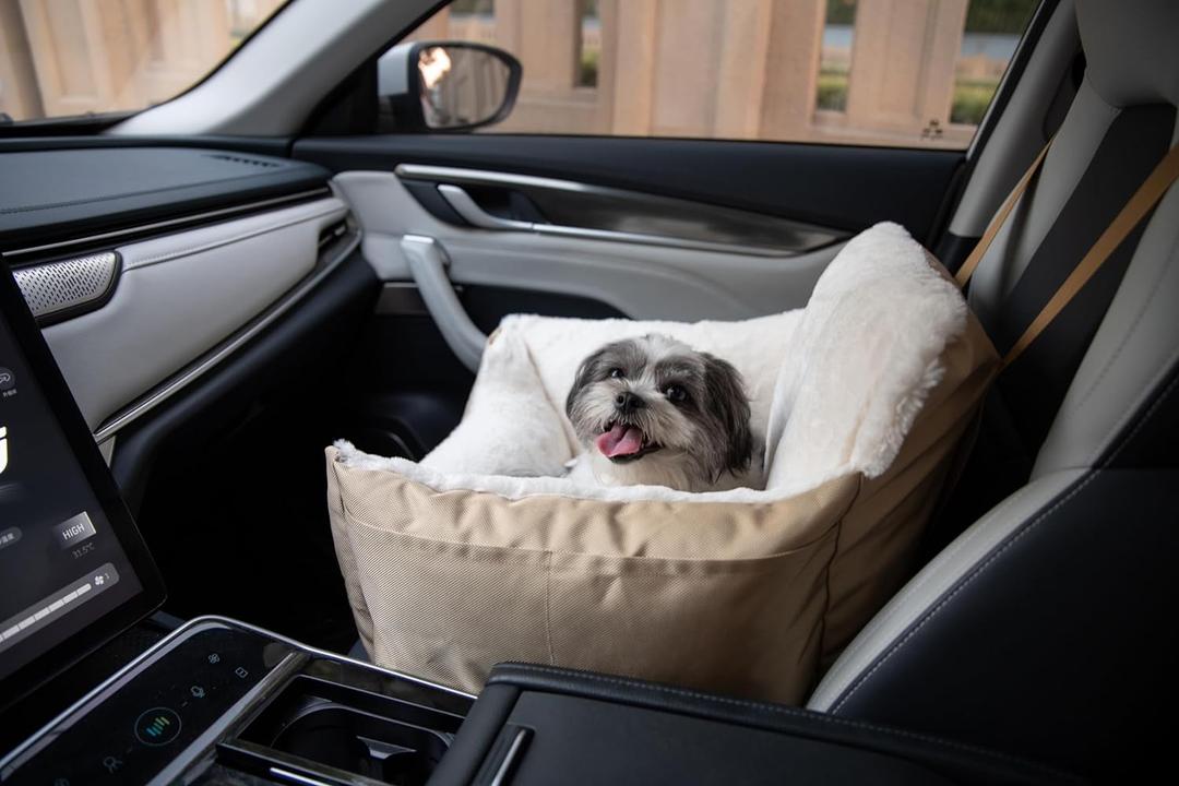 Best Pet Supplies Dog Pet Booster Seat, Dog Car Seats for Small Dogs & Medium Dogs, Soft Plush Cushion with Comfortable Bedding, Secure Straps, and Tall Pillow, Brown (21"L x 20"W x 14"H)