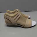 LifeStride Women's, Yolo Sandal (6 Wide, Tender Taupe)