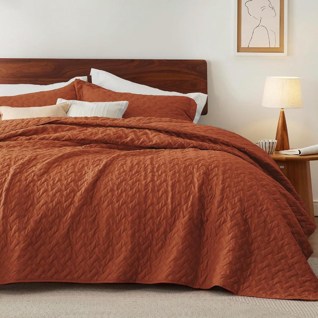 Bedsure Quilts King Size - Lightweight Bedspreads King Size with Basket Weave Pattern, Soft Quilt Bedding Set, Red Orange Comforter Set Coverlet for All Seasons with 2 Pillow Shams (106" x 96")