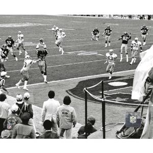 Pittsburgh Steelers Rocky Bleier Scores a Touch Down During S. B. XII In 1979 8x10 Photo, Picture