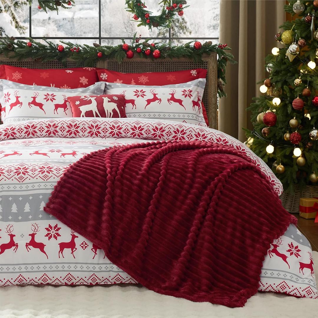 Bedsure Christmas King Comforter Set - 5 Pieces Christmas Bedding Set, King Bed in a Bag with 1 Soft Reindeer Reversible Comforter, 2 Pillow Shams, 1 Throw Blanket and 1 Decorative