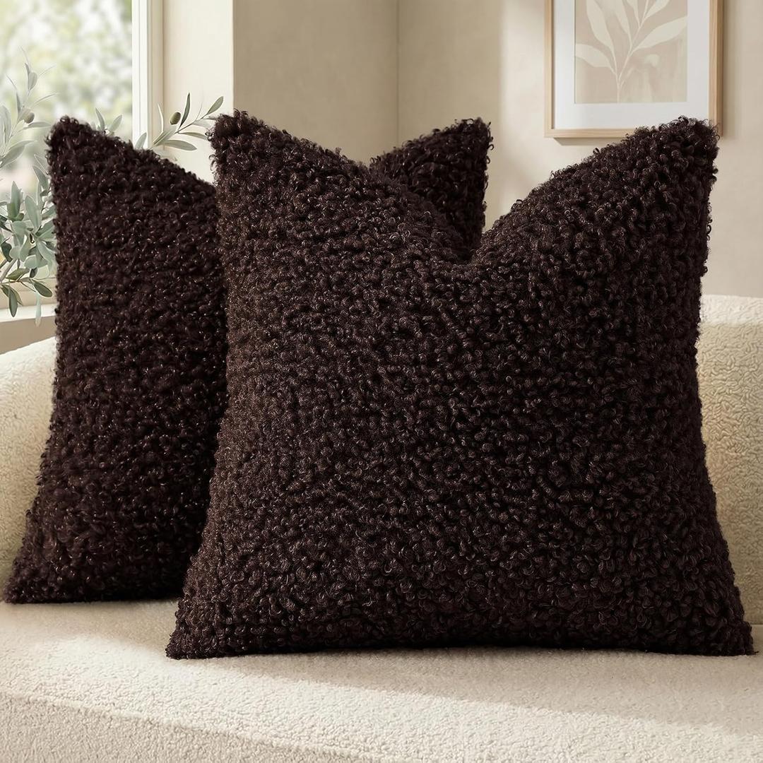 decorUhome Pack of 2 Throw Pillow Covers 22x22 Inch, Faux Fur Decorative Sherpa Pillow Covers Fuzzy Accent Soft Sheepskin Fleece Pillow Cases for Couch Living Room Bed, Chocolate
