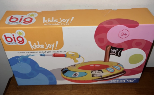 Big Summer Kids Joy Funny Swimming Float With Water Gun NEW! 33”x32”
