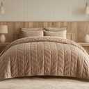 EVERGRACE 3 Pieces Luxurious Queen Velvet Quilts, Ultra Soft Lightweight Velvet Comforter Set, Matelasse Oversized Diamond Bedspread Coverlet for All Season with 2 Shams, Khaki Tan, 92"x96"