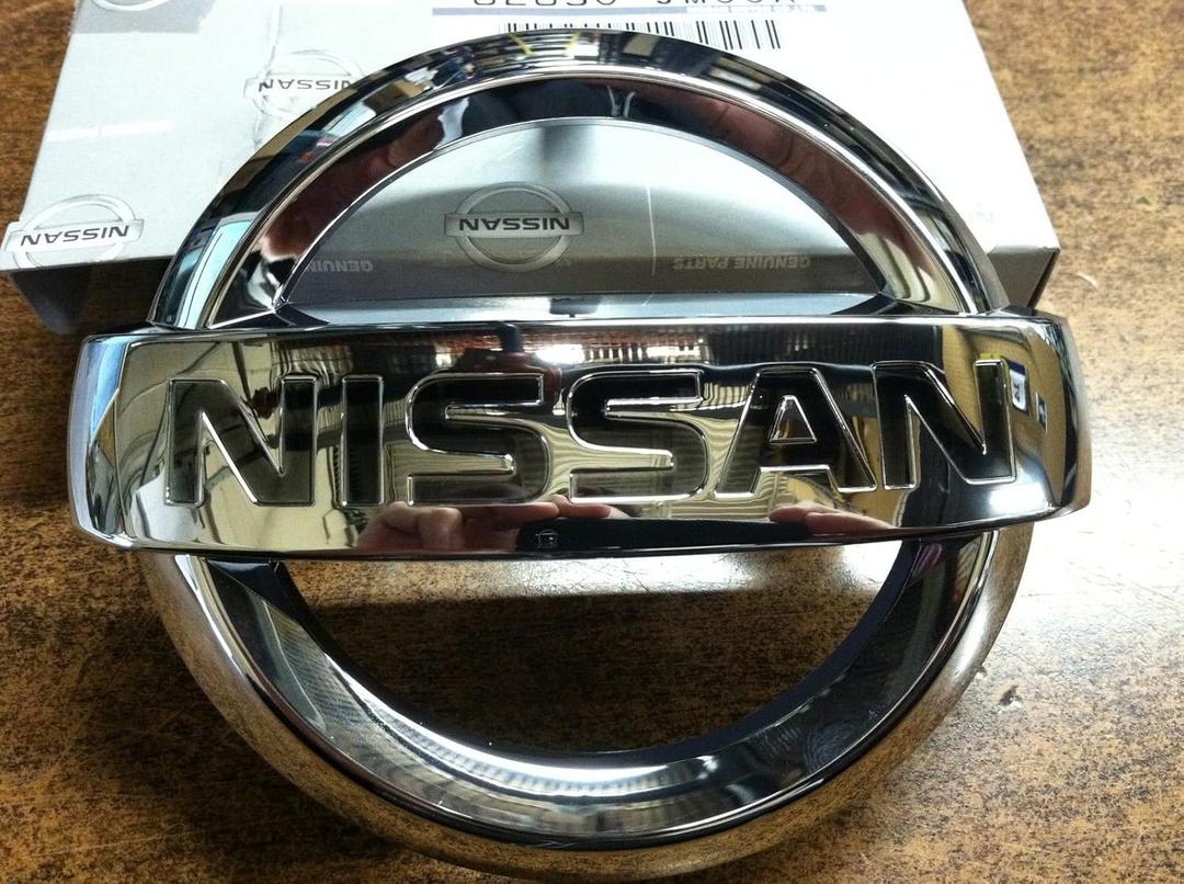 Nissan New OEM Front Grille Emblem - FITS Many Models Including Altima, Murano, Rogue, and Quest - Please See List Below for Complete Application Guide