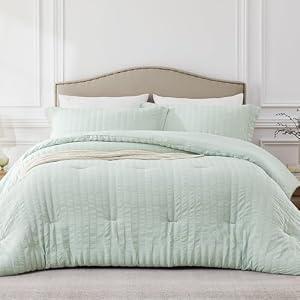 Queen Comforter Set Seersucker Lightweight Bed Set for All Season
3PCS Sage Green Bedding Set with 1 Elegant Comforter (90"x90") and 2 Soft Pillowcases (20"x30")