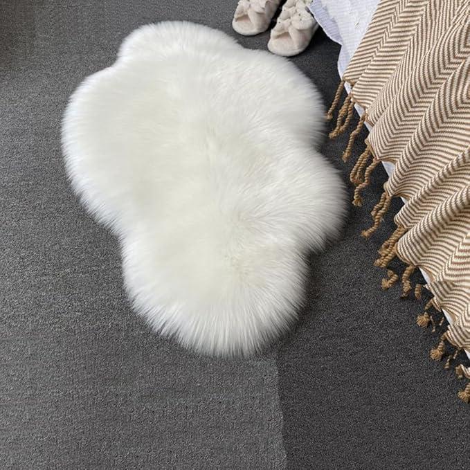ZuTKekon Faux Fur Sheepskin Small Area Rugs Fluffy Seat Pad Cloud Shape Carpets, Luxurious Wool Foot Mats 24x35 Inches Plush Home Decor Rug for Bedroom Living Kids Room Gaming Nursery (White)