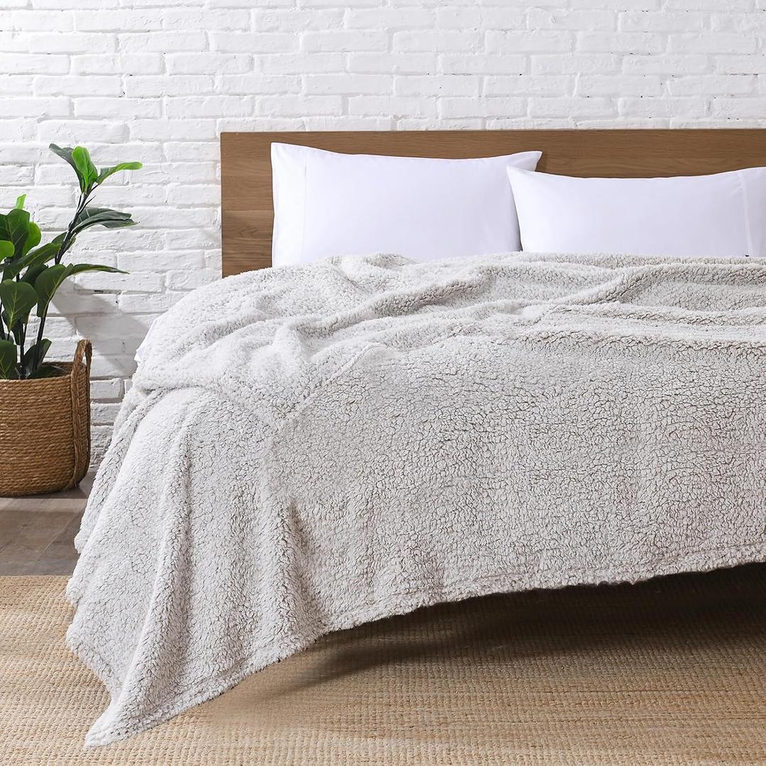 Ultra Soft Fleece Sherpa Blanket King Size, Lightweight Cozy Pattern Reversible Bed Blanket for All Season,2 Tones Ombre Light Brown,104x90