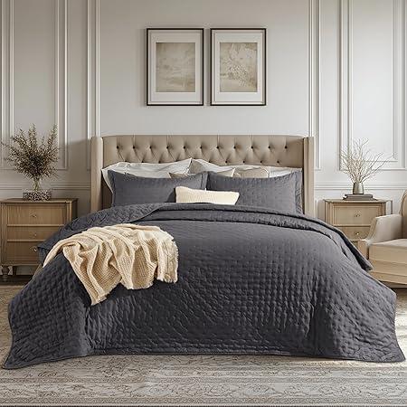 Bedsure King Quilt - Ultra Soft Quilt Bedding for Modern & Scandinavian Bedrooms, Lightweight All-Season King Size Comforter, Charcoal Bedspread Coverlet 106x96 Inch