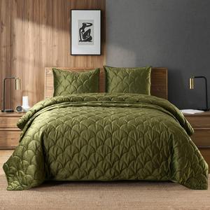 HORIMOTE HOME Velvet Quilt Set Queen Size, Olive Green Luxury Velvet Comforter Set 3 Pieces Soft Warm Bedding Set Coverlet with 2 Shams, Geometric Pattern Quilted Bedspread for All Season (Full/Queen(90"x 96"))