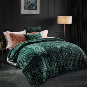 RECYCO Luxury Velvet Quilt Set Full Queen Size Bedding Sets, Ultra Soft Velvet Comforter Set, Lightweight Channel Box Stitch Oversized Bedspread Coverlet for All Season, with 2 Shams, Emerald Green
