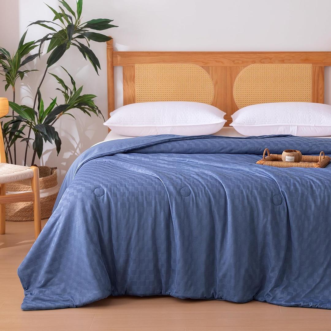 Amazon Basics Cooling Comforter, Soft Lightweight Waffle Weave Blanket for Hot Sleepers, Summer & All Season Bedding to Keep Cool for Night Sweats, 90"x90", Queen, Blue