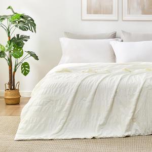 Cozy Bliss Seersucker Cooling Comforter King Size, Q-Max 0.4 Reversible Lightweight Cooling Blanket, Breathable Silk Smooth Summer Bedding Quilt for Hot Sleepers Night Sweats Cream White