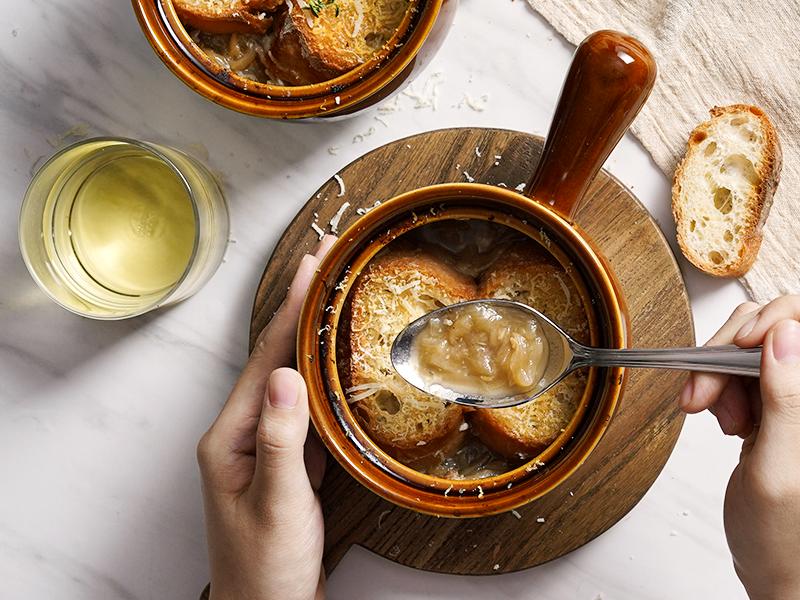 French Onion Soup Bowls, 22 Ounces Ceramic Soup Bowls with Handles for Soup, Cereal, Chilli, Beef Stew, Soup Crocks Oven Safe and Stackable, Set of 4