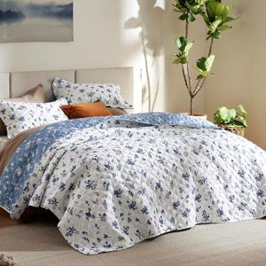 Bedsure Floral Quilt King Size - Reversible Blue & White Floral Comforter, Daisy Design Lightweight Bedspread Quilt Bedding, Soft Microfiber Coverlet for All Seasons (106"x96") | Spring and Summer, Lightweight, Floral, Reversible, Ultra Soft