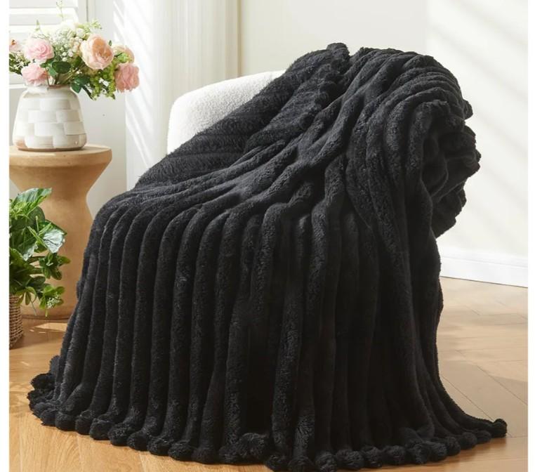 Super Soft Throw Blanket Black Premium Silky Flannel Fleece 3D Ribbed Jacquard Lightweight Bed Blanket All Season Use (Black Ribbed, Throw)