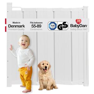 BabyDan Guard Me, Auto Retractable Stair Gate, Fits openings between 55-89 cm/21.65-25 in, White, Made in Denmark - Baby Gate/Safety Gate (Pet Gate/Dog gate)