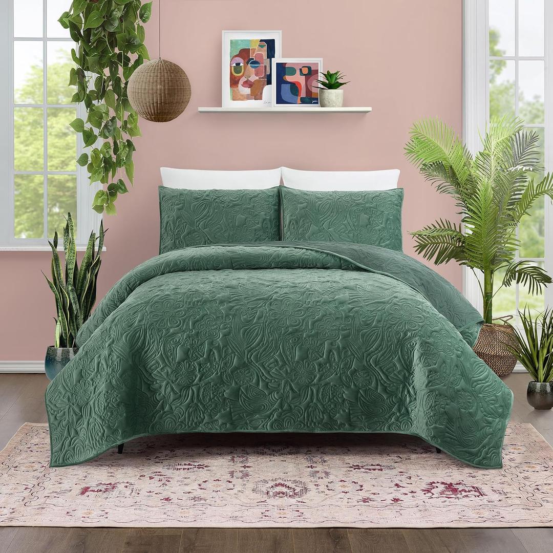 Jungalow Secret Garden 3-Piece Ultra Soft Green Velvet Quilt Set, King