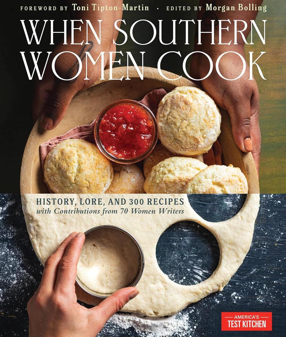When Southern Women Cook: History, Lore, and 300 Recipes with Contributions from 70 Women Writers (Hardcover)