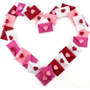 Frienda 100 Pcs Valentine's Day Mini Felt Envelopes 2.52 x 1.57 In for Mini Love Notes Heart Love Envelopes for Valentine Party Decoration Favor Table Scatter Exchange Gifts Wedding Shower DIY Crafts
