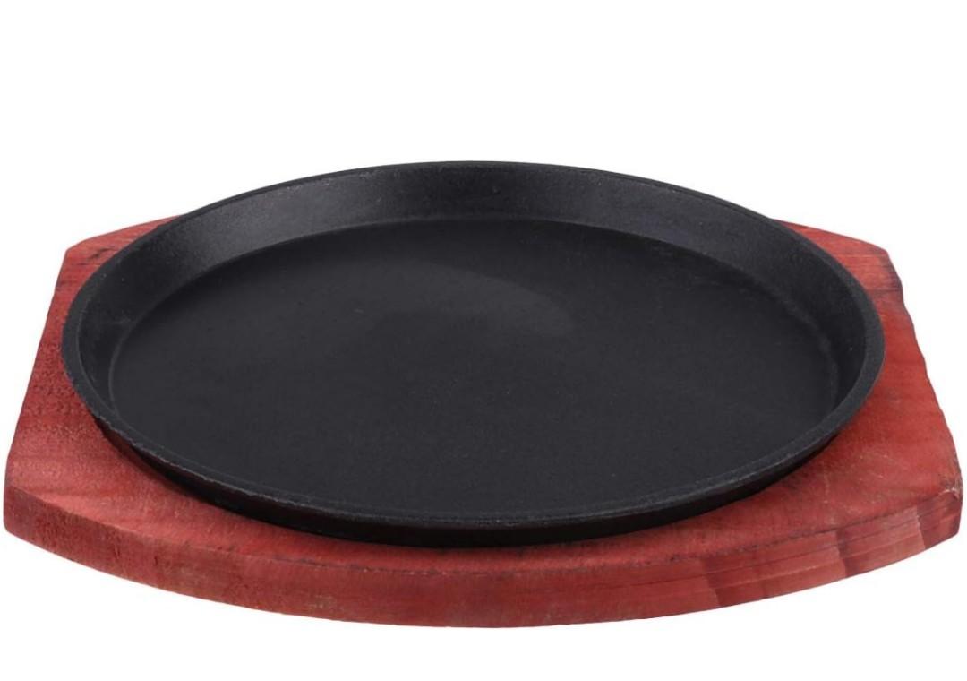 Non-Stick Cast Iron Grill Pan with Wooden Base, 7.4 Inch Round Sizzling Plate for Steak, Fajitas, Vegetables, and Seafood, Retains Heat for Induction Cooker