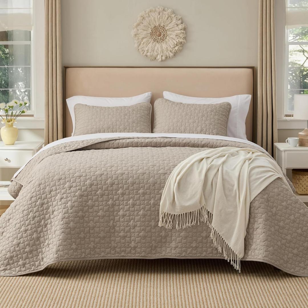 Bedsure Quilts King Size - Lightweight Bedspreads King Size with Lucky Star Quilting, Soft Quilt Bedding Set, Taupe Comforter Set Coverlet for All Seasons with 2 Pillow Shams (106" x 96") | Skin-Friendly Soft, All-Season Comfort, Breathable, Lightweight, Machine Washable