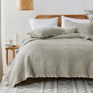 HORIMOTE HOME Beige Ruffled Quilt King Size, Stone-Washed Microfiber Lightweight Crinkled Farmhouse Rustic Shabby Chic Bedding Set, 3 Pieces Reversible Bedspread with Pillow Shams for All Season (King(106"x 96"))