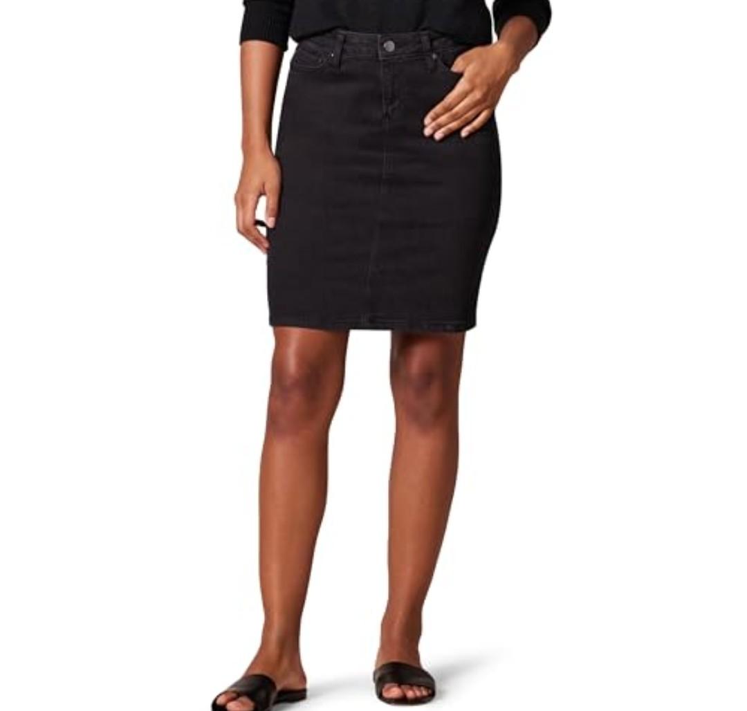 Amazon Essentials Women's Classic 5-Pocket Denim Skirt, Rinse Wash, 38 Plus