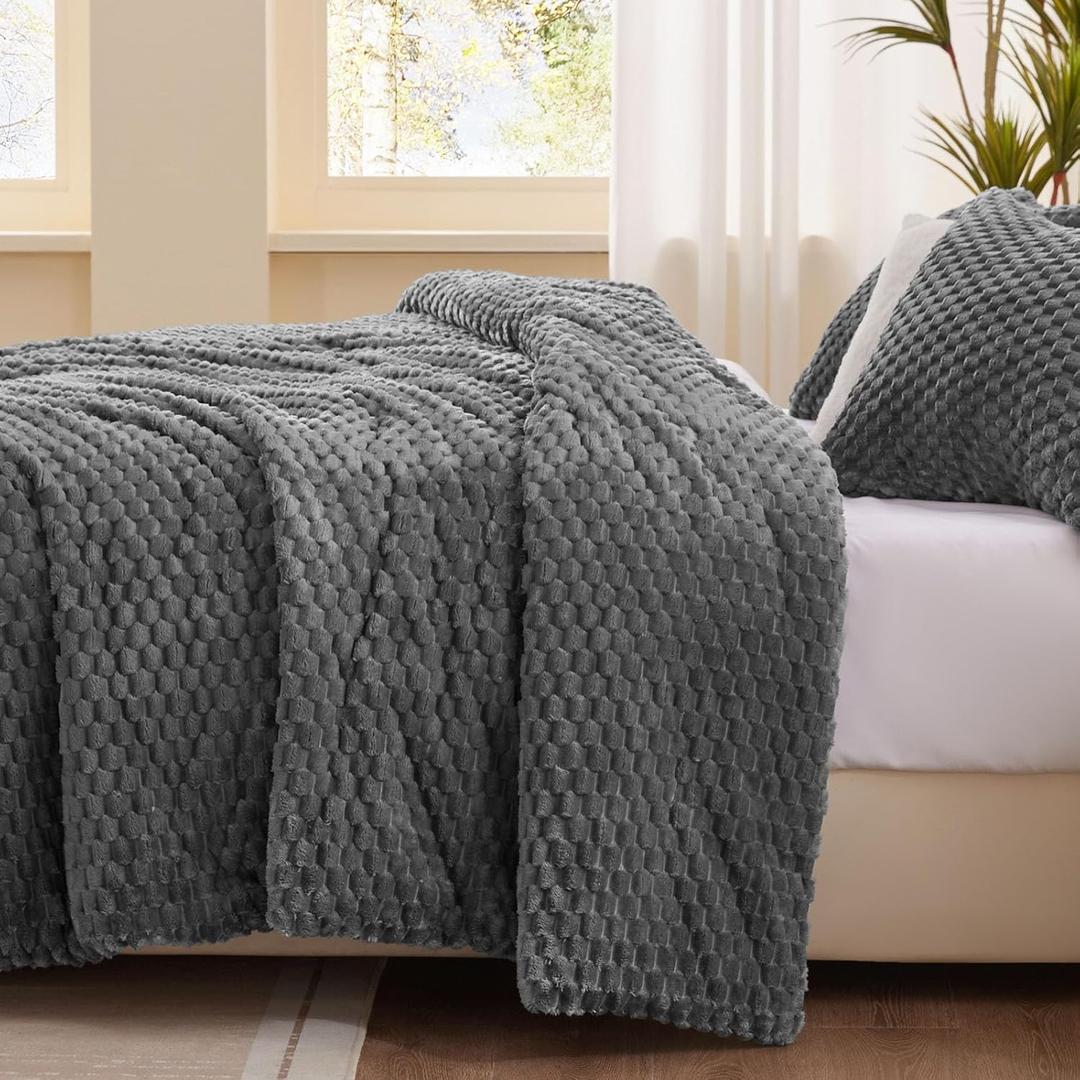Fluffy Queen Comforter Set - Luxury Faux Fur Brushed Plaid Pattern Bedding Comforter Sets, Furry Velvet Comfort Set Grey, 3 Pieces, Soft Winter Comforter Sets for Queen Bed