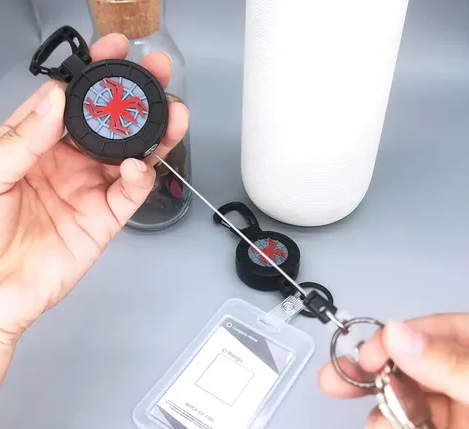 Retractable Spider Keychain
