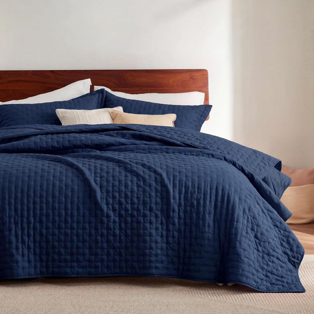 Bedsure Quilts Queen Size - Navy Blue Bedspread Queen Size & Lightweight Comforter, Modern Coverlet with Clover Pattern, Ultra Soft All-Season Bedding, 90 x 96 Inches | Stitch-Free Quilting, Ultra Soft, Lightweight, Machine Washable, Pet-Friendly