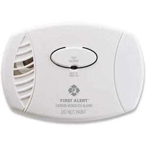 FIRST ALERT Carbon Monoxide Detector, No Outlet Required, Battery Operated, CO400, White, 1 Count (Pack of 1)