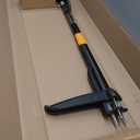 Fiskars Stand-Up Weed Puller Tool, 4 Serrated Stainless Steel Claws Grip Roots for Permanent Removal, Reinforced Foot Platform Penetrates Tough Soil, Easy-Eject & Ergonomic Offset Handle, 39"