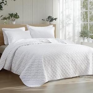 Bedsure Oversized King Quilts - Lightweight Bedspreads Oversized King Size with Basket Weave Pattern, Soft Quilt Bedding Set, White Comforter Set Coverlet with 2 Pillow Shams (120" x 120") | Skin-Friendly Soft, All-Season Comfort, Breathable, Lightweight, Machine Washable