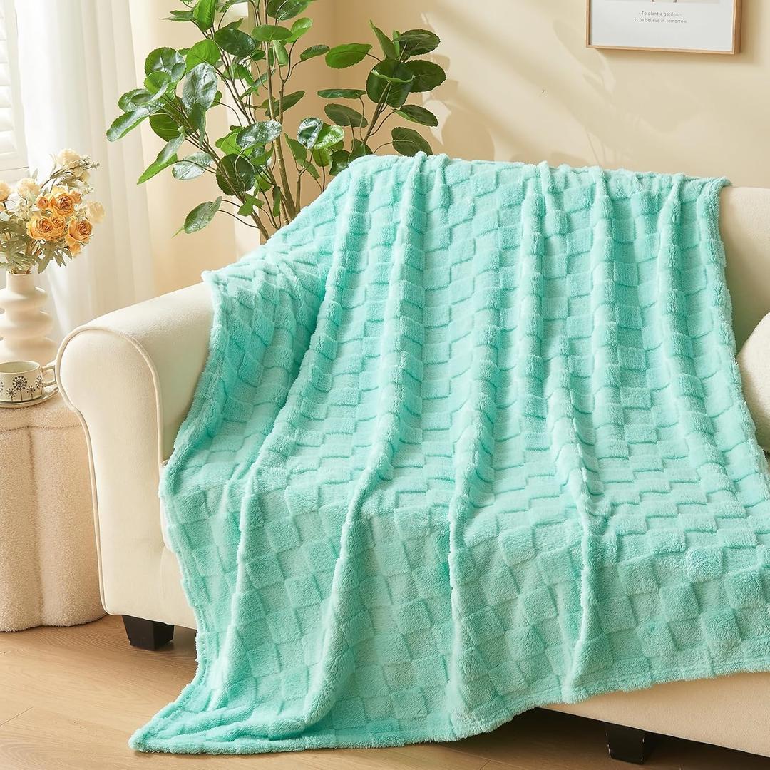NEWCOSPLAY Super Soft Throw Blanket Aqua Premium Silky Flannel Fleece 3D Checkered Lightweight Bed Blanket All Season Use (Aqua Checkered, Throw(50"x70"))