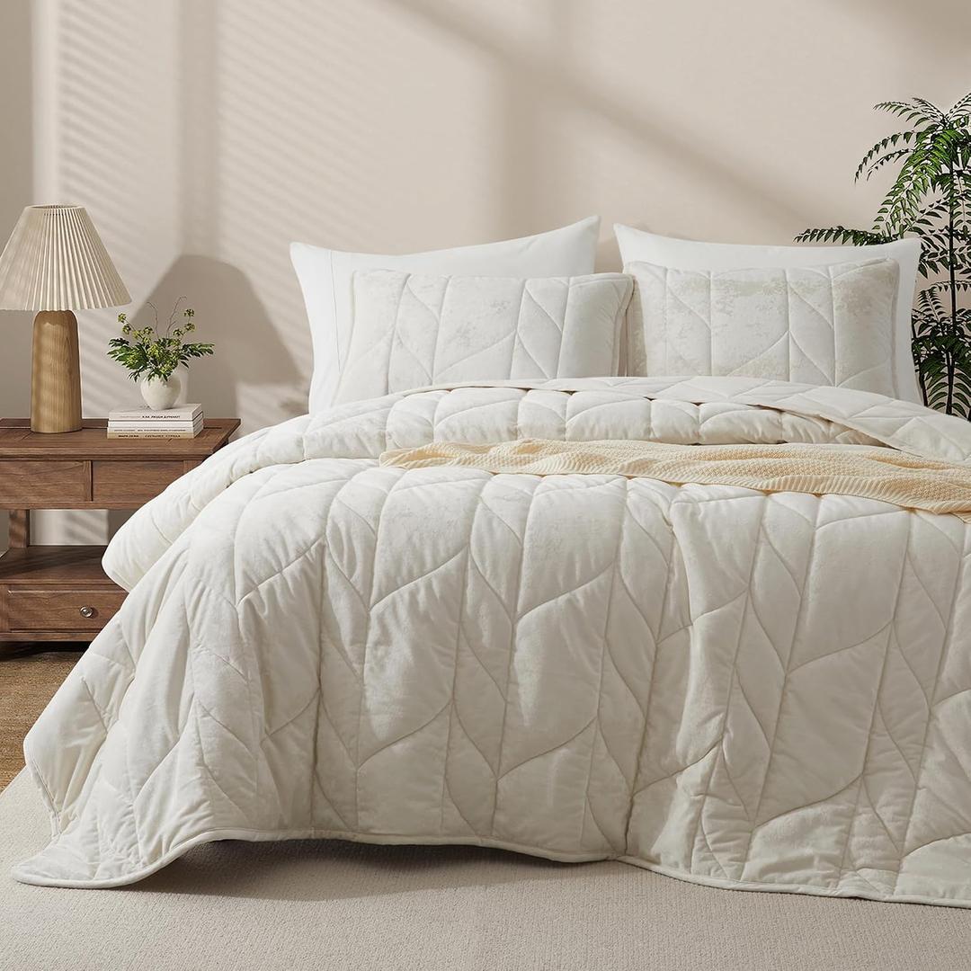 Oli Anderson Velvet Quilt Set King Size - Lightweight Bedspread Coverlet - Soft Velvet Comforter Set - Reversible Quilted Bedding Set for All Seasons - Cream White - 3 PCS (1 Quilt, 2 Pillow Shams)