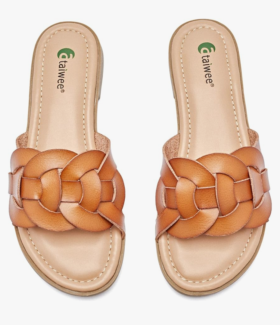 Ataiwee Women's Flat Slide Sandals - Ladies Casual Slip On Criss Cross Strap Summer Shoes.
Size 8.5